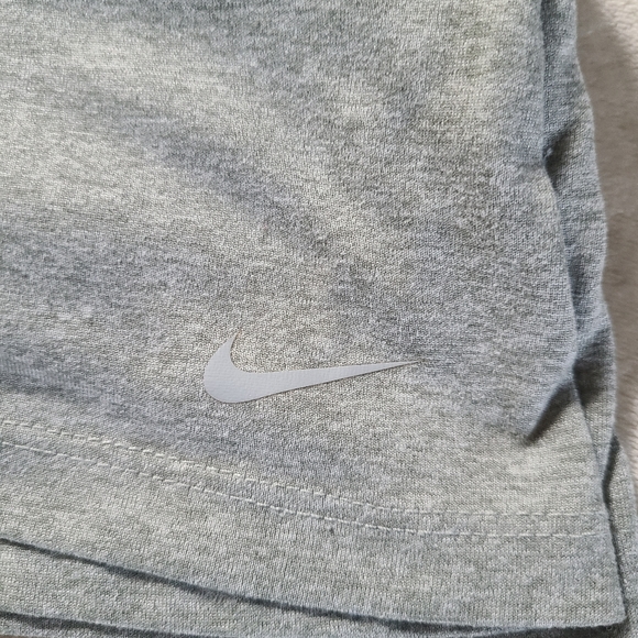 EUC Nike tank top - Picture 4 of 4